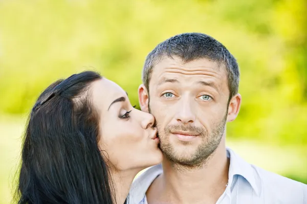 Woman kisses in on cheek man — Stock Photo, Image