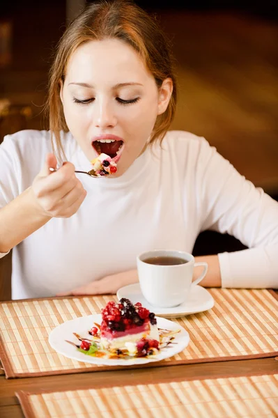 Charming girl and pie slice. — Stock Photo, Image
