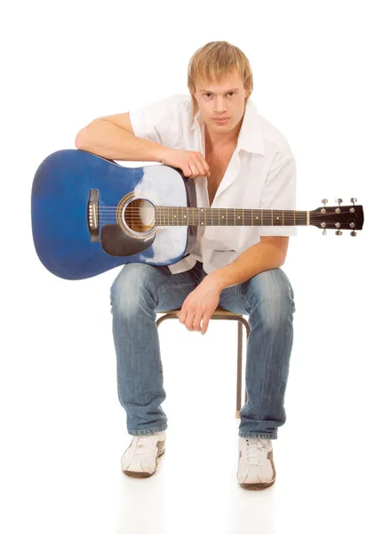 Jovem com uma guitarra — Fotografia de Stock