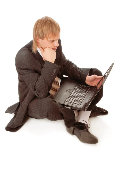 Młody biznesmen z laptopa — Zdjęcie stockowe