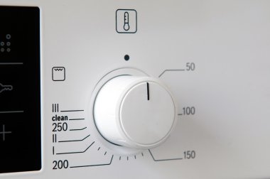 Modern mutfak ocağı kontrol paneli