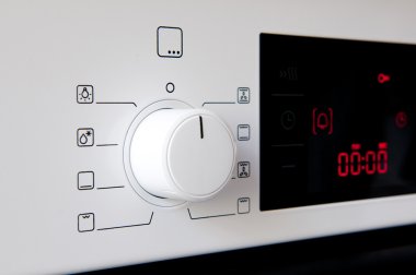 Modern mutfak ocağı kontrol paneli