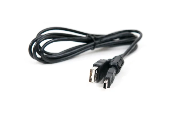 USB till mini-USB-kabel isoleras på vit bakgrund — Stockfoto