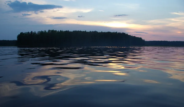 Вечернее озеро — стоковое фото
