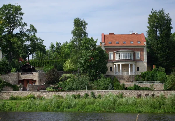 House on river bank — Stock Photo, Image