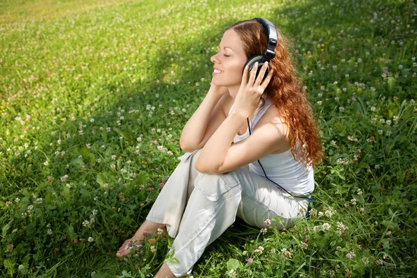Слушать музыку ! — стоковое фото