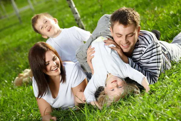 Веселий сім'ї — стокове фото