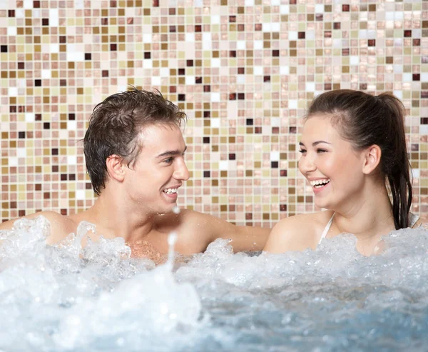 Happy couple in a jacuzzi — Stock Photo, Image