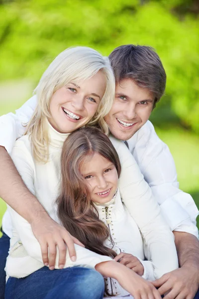 Ung familj — Stockfoto