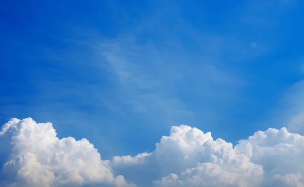 Himlen med skyer - Stock-foto