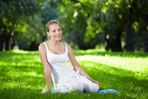 Young Attractive Girl Sitting Grass — Stock Photo, Image