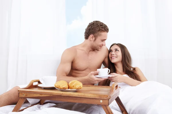 Man Brought Breakfast Bed Girl — Stock Photo, Image