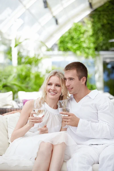 Young Couple White Glasses Hands Restaurant — Stock Photo, Image