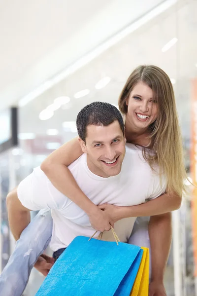 Glückliches Junges Paar Spielt Den Narren Laden — Stockfoto