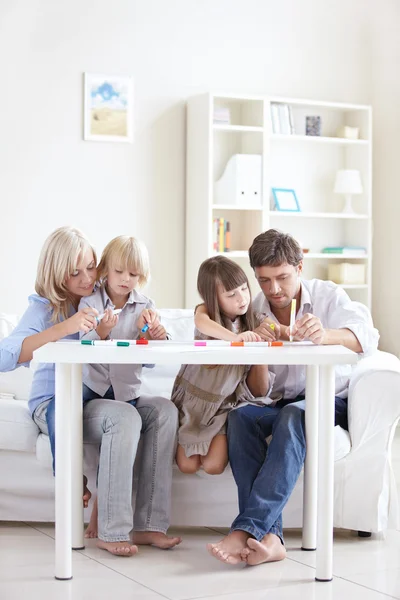 Rodzice Dziećmi Domu Rysować — Zdjęcie stockowe