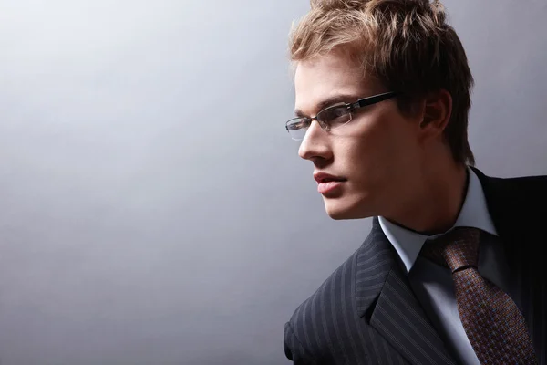 Ritratto Giovane Uomo Affari Con Gli Occhiali — Foto Stock