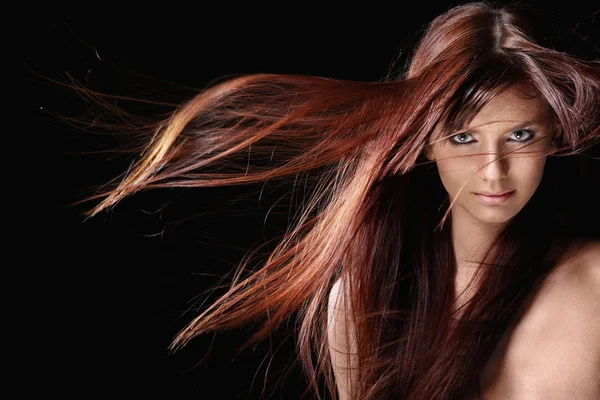 Piękna dziewczyna z rudymi włosami — Zdjęcie stockowe