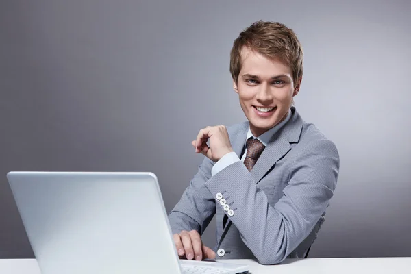 A handsome man in a suit — Stock Photo, Image
