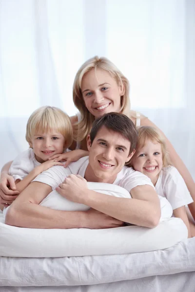 Gelukkige familie — Stockfoto