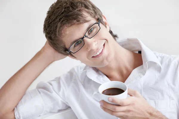 Homem Sorrindo Segurando Uma Xícara Café — Fotografia de Stock
