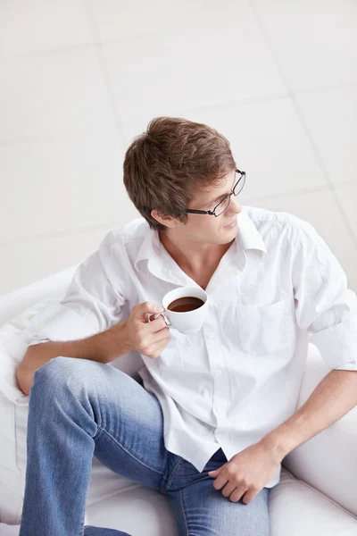 Homem atraente com café — Fotografia de Stock