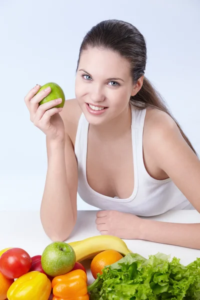 Menina Atraente Com Frutas Legumes Fundo Branco — Fotografia de Stock