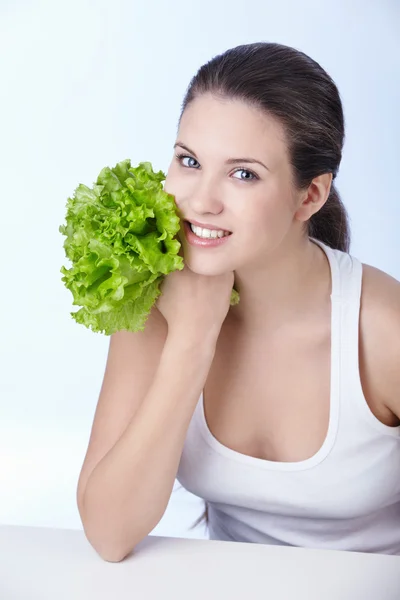 Schöne Mädchen Hält Salat Auf Weißem Hintergrund — Stockfoto