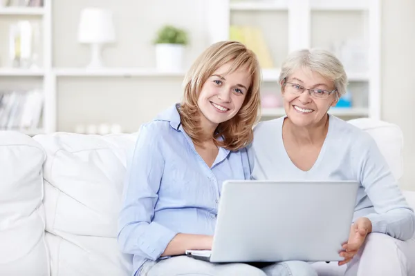 Families Laptop Couch — Stock Photo, Image