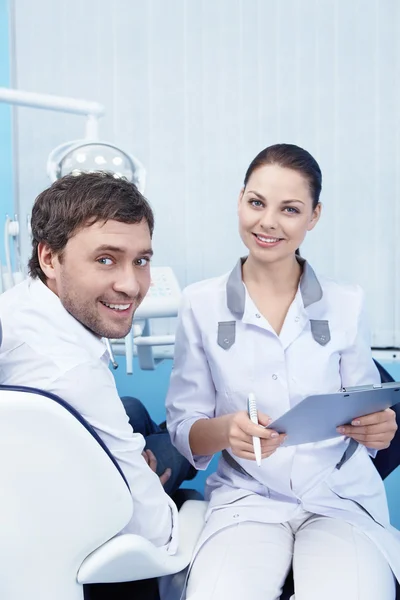 Pazienti Medici Nello Studio Dentistico — Foto Stock