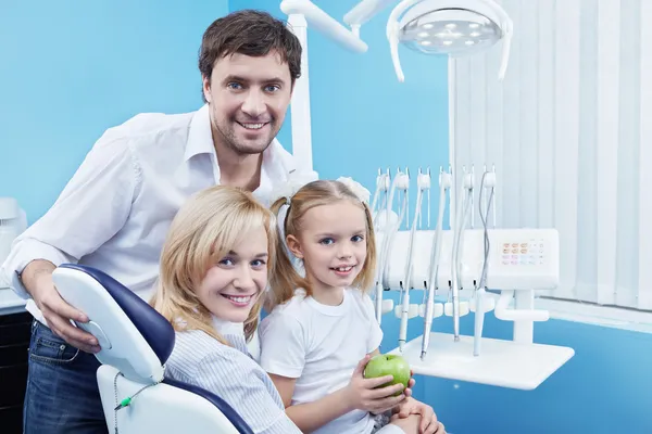Familias Con Niño Consultorio Dental — Foto de Stock