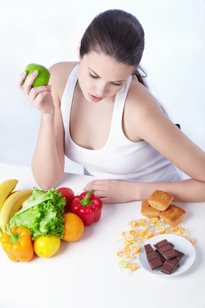 Egészséges vagy egészségtelen élelmiszerek — Stock Fotó