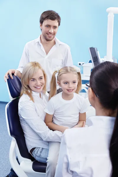 Jeune Famille Avec Enfant Cabinet Dentaire — Photo