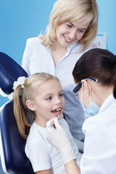Dentista no trabalho — Fotografia de Stock