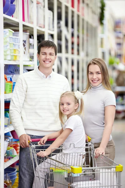 Семейные покупки — стоковое фото