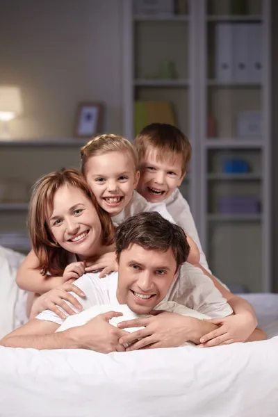 Familie mit Kindern — Stockfoto