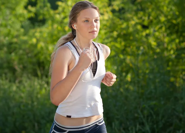 Jeune Femme Fait Jogging Dans Parc Été — Photo