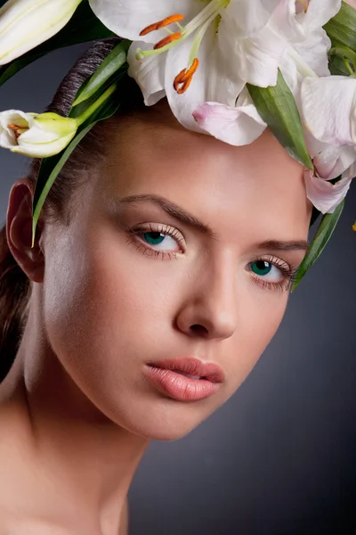 Retrato Mujer Hermosa Con Flores — Foto de Stock