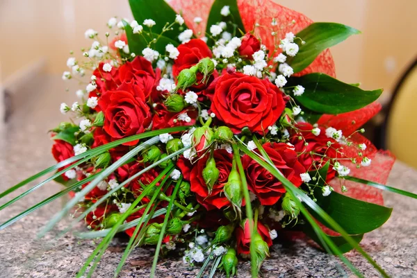 Svatební Kytice Rudých Růží — Stock fotografie