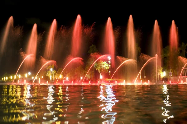 Czerwony fontanna — Zdjęcie stockowe