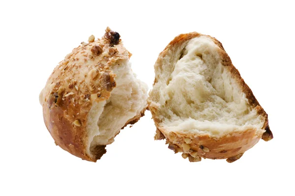 Broodje met noten op witte achtergrond — Stockfoto
