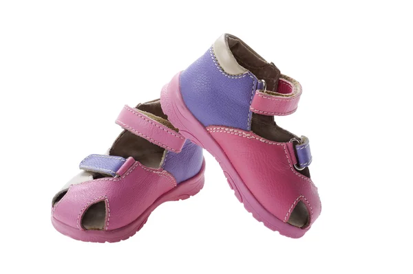 Sandalen für Kinder auf weißem Makro — Stockfoto