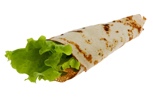 Panqueca com salada sobre fundo branco — Fotografia de Stock