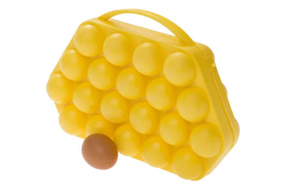 Яйце та яєчна коробка крупним планом — стокове фото