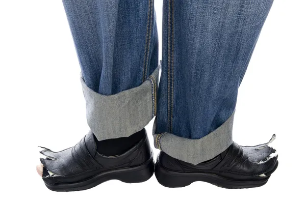 Nohy v džínách a boty na bílém pozadí — Stock fotografie