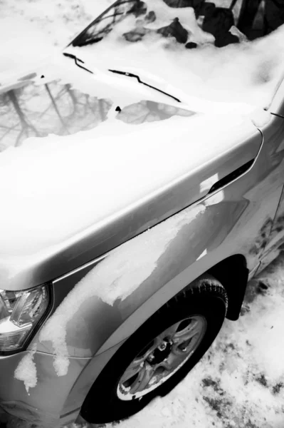 Automobile sous la neige — Photo