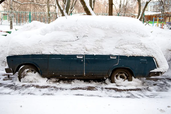 Zima Mieście Samochód Pod Śniegiem — Zdjęcie stockowe