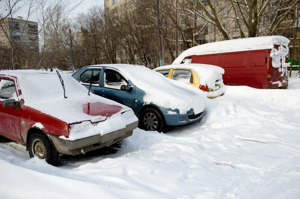 Kış City Araba Kar Altında — Stok fotoğraf