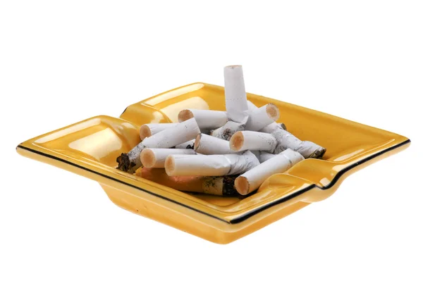 Asbak met sigarettenpeuken — Stockfoto