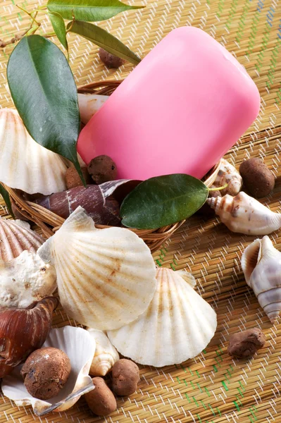 Soap with seashells on straw mat macro — Stock Photo, Image