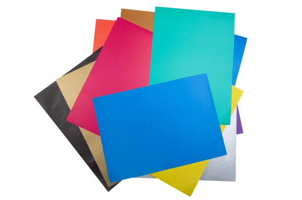 Цветная бумага на белом крупным планом — стоковое фото